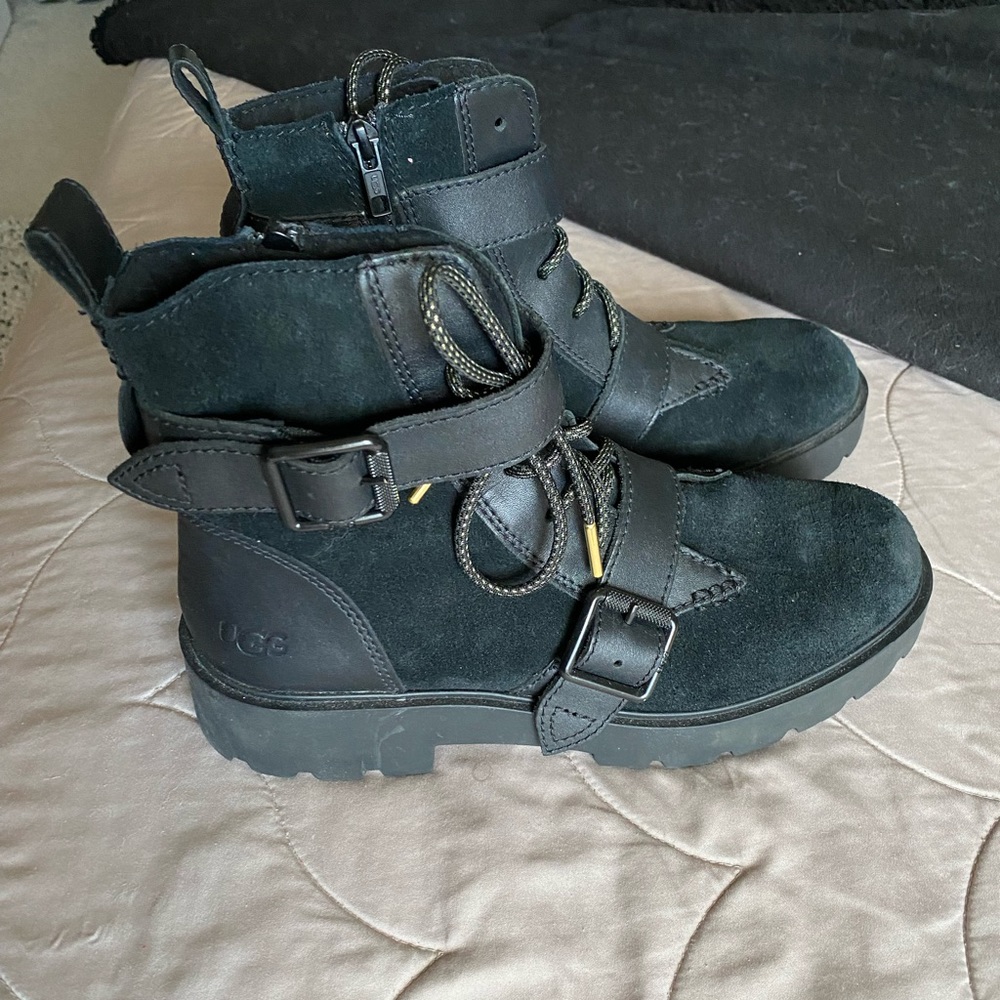 UGG Women's Zorrah Boot Size 10 Women